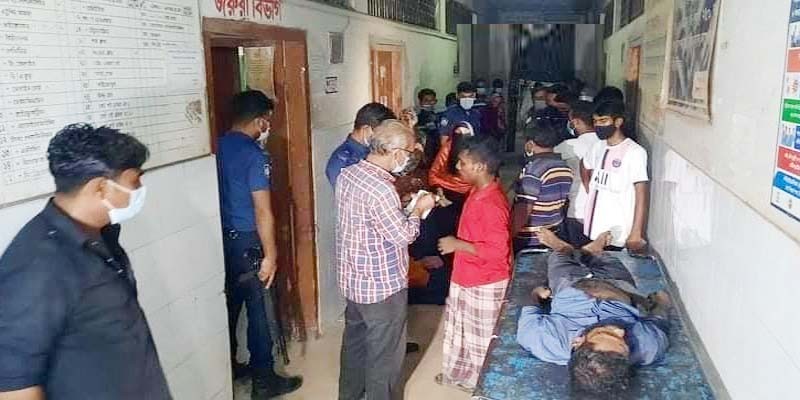 ট্রেনের ছাদে ছিনতাইকারীদের ছুরিকাঘাতে ২ জন নিহত ট্রেনের ছাদে ছিনতাইকারীদের ছুরিকাঘাতে ২ জন নিহত