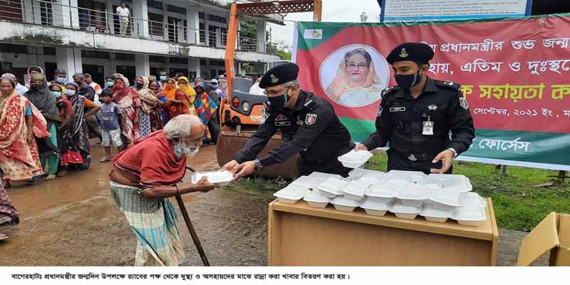 বাগেরহাটে র্যাবের পক্ষ থেকে অসহায়দের মাঝে রান্না করা খাবার বিতরণ বাগেরহাটে র্যাবের পক্ষ থেকে অসহায়দের মাঝে রান্না করা খাবার বিতরণ