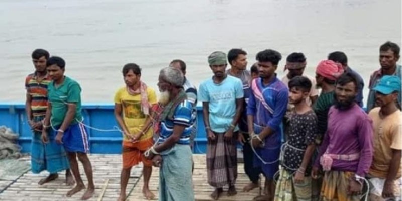 পদ্মা নদীতে মা ইলিশ শিকারের দায়ে ৩৩ জনকে কারাদন্ড পদ্মা নদীতে মা ইলিশ শিকারের দায়ে ৩৩ জনকে কারাদন্ড