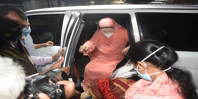 স্বাস্থ্য পরীক্ষা করাতে গিয়ে হাসপাতালে ভর্তি খালেদা জিয়া স্বাস্থ্য পরীক্ষা করাতে গিয়ে হাসপাতালে ভর্তি খালেদা জিয়া