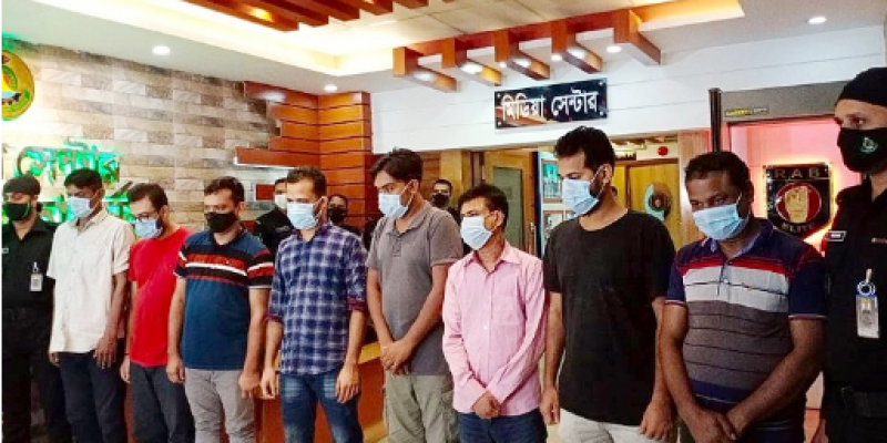 মানবপাচারকারী চক্রের মূল হোতাসহ আটজন গ্রেফতার মানবপাচারকারী চক্রের মূল হোতাসহ আটজন গ্রেফতার