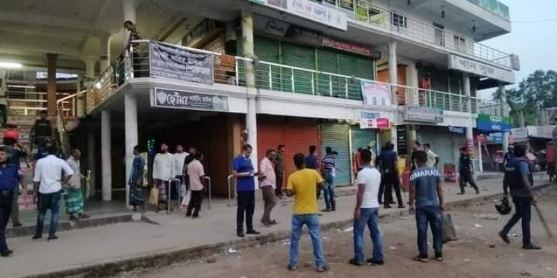 কালকিনিতে জনতার সঙ্গে পুলিশের সংঘর্ষ, তদন্ত ওসিসহ আহত-৪ কালকিনিতে জনতার সঙ্গে পুলিশের সংঘর্ষ, তদন্ত ওসিসহ আহত-৪