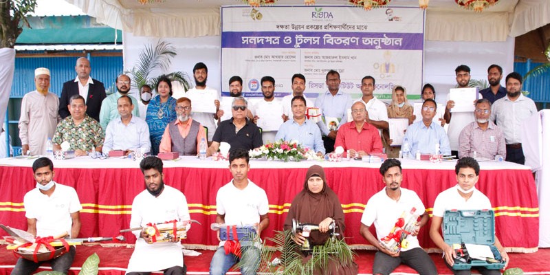 রিসডা-বাংলাদেশের উদ্যোগে দক্ষতা উন্নয়ন প্রকল্পের আওতায় প্রশিক্ষণার্থীদের সনদপত্র বিতরণ রিসডা-বাংলাদেশের উদ্যোগে দক্ষতা উন্নয়ন প্রকল্পের আওতায় প্রশিক্ষণার্থীদের সনদপত্র বিতরণ