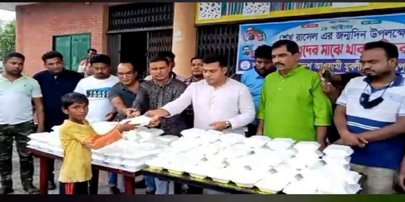 পথ শিশুদের মাঝে মেহেরপুর জেলা যুবলীগের খাবার বিতরণ পথ শিশুদের মাঝে মেহেরপুর জেলা যুবলীগের খাবার বিতরণ