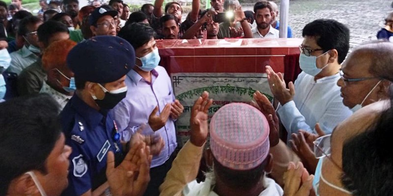 মেহেরপুরের বেলতলা পাড়া গ্রামীণ সড়ক উন্নয়ন কাজের উদ্বোধন মেহেরপুরের বেলতলা পাড়া গ্রামীণ সড়ক উন্নয়ন কাজের উদ্বোধন
