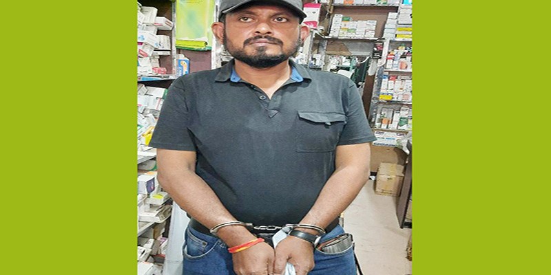 আদমদীঘিতে ভুয়া ডিবি পুলিশ আটক আদমদীঘিতে ভুয়া ডিবি পুলিশ আটক