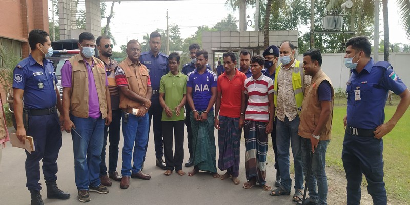 মোল্লাহাটে প্রতিপক্ষকে ফাঁসাতে মনিরকে হত্যা, আটক ১০ মোল্লাহাটে প্রতিপক্ষকে ফাঁসাতে মনিরকে হত্যা, আটক ১০