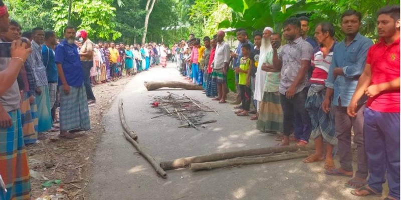 নৌকা পুড়িয়ে দেয়ার প্রতিবাদে কালকিনিতে মানববন্ধন ও বিক্ষোভ নৌকা পুড়িয়ে দেয়ার প্রতিবাদে কালকিনিতে মানববন্ধন ও বিক্ষোভ