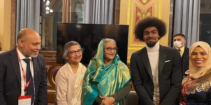 হামজাকে নিজের ফুটবল প্রেমের কথা শুনিয়েছেন শেখ হাসিনা হামজাকে নিজের ফুটবল প্রেমের কথা শুনিয়েছেন শেখ হাসিনা