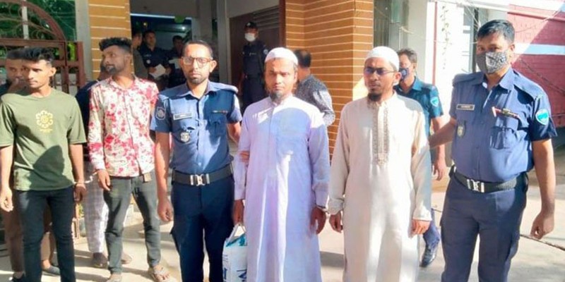 কুমিল্লার ঘটনায় মেয়র সাক্কুর ব্যক্তিগত সহকারীকে গ্রেপ্তার কুমিল্লার ঘটনায় মেয়র সাক্কুর ব্যক্তিগত সহকারীকে গ্রেপ্তার