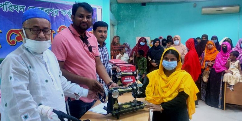 মেহেরপুরে জেলা পরিষদের সেলাই মেশিন বিতরণ মেহেরপুরে জেলা পরিষদের সেলাই মেশিন বিতরণ