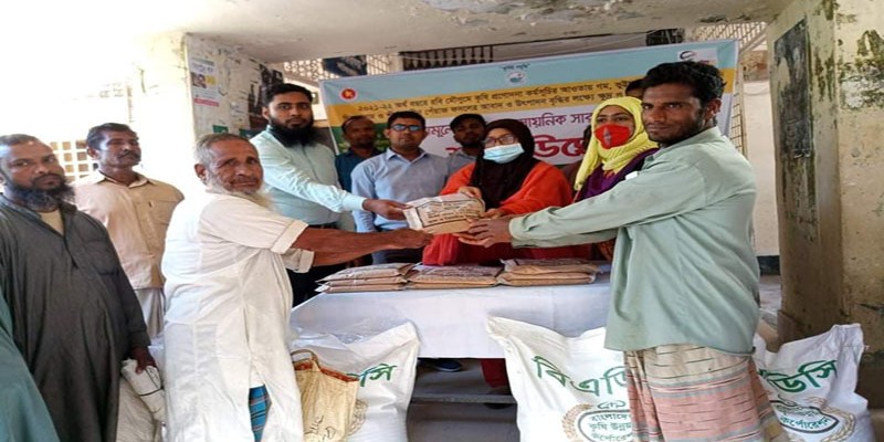 কাউনিয়ায় ক্ষুদ্র ও প্রান্তিক ৯৬০চাষীর মাঝে বীজ -সার বিতরণ কাউনিয়ায় ক্ষুদ্র ও প্রান্তিক ৯৬০চাষীর মাঝে বীজ -সার বিতরণ