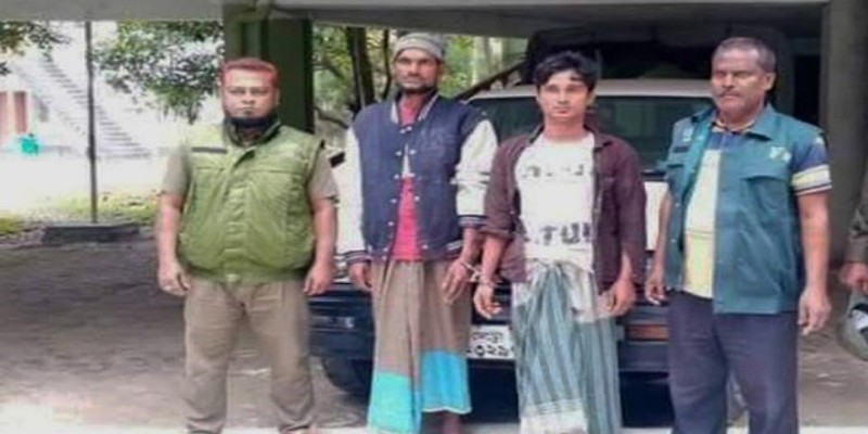 সুন্দরবনের খালে মাছ শিকারের প্রস্তুতিকালে আটক দুই সুন্দরবনের খালে মাছ শিকারের প্রস্তুতিকালে আটক দুই
