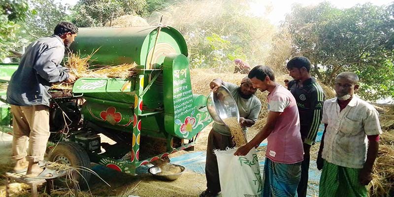 নন্দীগ্রামে আমন ধান কাটা-মাড়াইয়ের পাশাপাশি চলছে নবান্ন উৎসব নন্দীগ্রামে আমন ধান কাটা-মাড়াইয়ের পাশাপাশি চলছে নবান্ন উৎসব