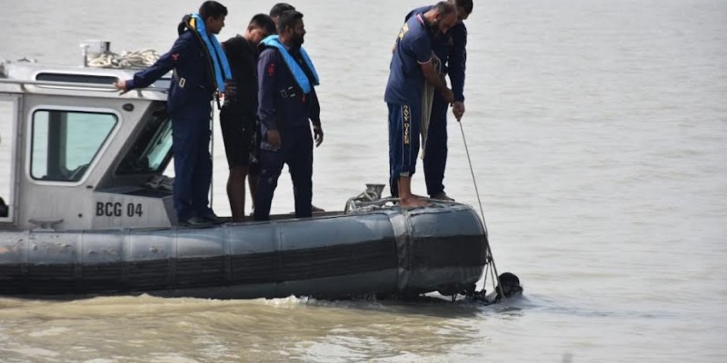 ২০ ঘন্টায় সন্ধান মেলেনি নিখোজ ৫ নাবিকের, উদ্ধার অভিযানে কোস্টগার্ড