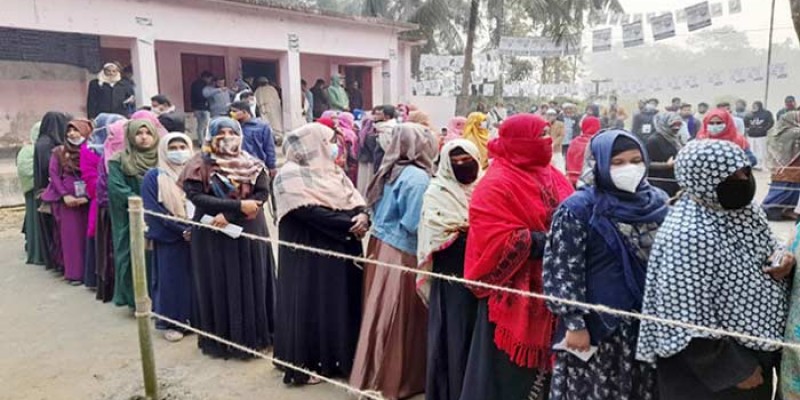 তৃতীয় ধাপে ইউপিতে চলছে ভোটগ্রহণ তৃতীয় ধাপে ইউপিতে চলছে ভোটগ্রহণ