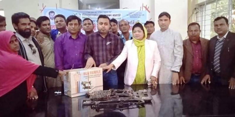শিবগঞ্জে নিসচার ২৮তম প্রতিষ্ঠাবার্ষিকীতে সেলাই মেশিন পেলো পঙ্গুত্ববরণকারী সাজুর পরিবার শিবগঞ্জে নিসচার ২৮তম প্রতিষ্ঠাবার্ষিকীতে সেলাই মেশিন পেলো পঙ্গুত্ববরণকারী সাজুর পরিবার