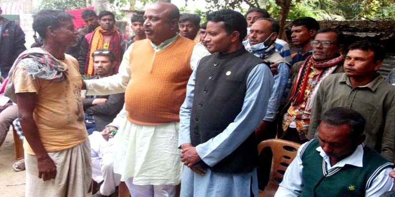 নন্দীগ্রামে নৌকা বিজয়ের লক্ষ্যে যুবলীগ নেতার গণসংযোগ 