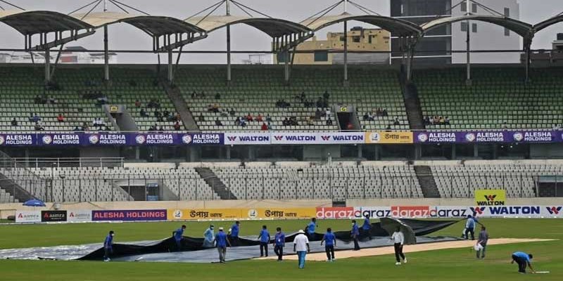 ক্রিকেটাররা হোটেলে, পরিত্যক্ত তৃতীয় দিন ক্রিকেটাররা হোটেলে, পরিত্যক্ত তৃতীয় দিন