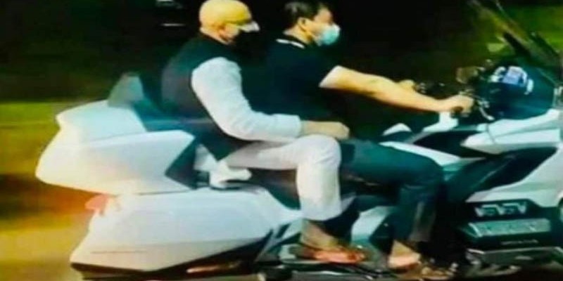 বহিষ্কৃত মেয়র জাহাঙ্গীরের মোটরসাইকেলে ডা. মুরাদ বহিষ্কৃত মেয়র জাহাঙ্গীরের মোটরসাইকেলে ডা. মুরাদ