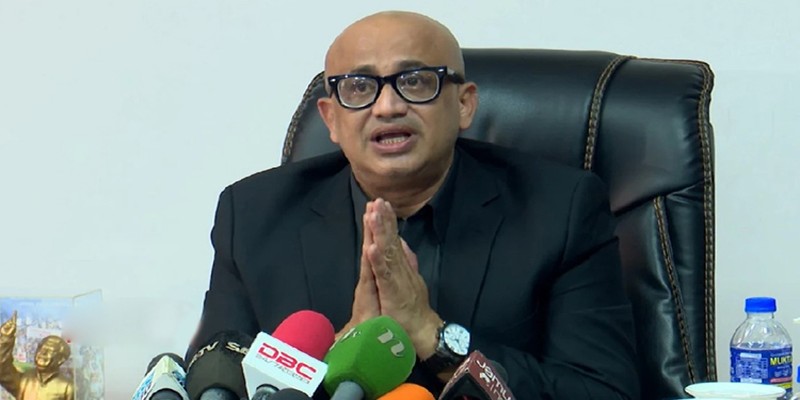 নারীদের কাছে ক্ষমা চাইলেন ডা. মুরাদ নারীদের কাছে ক্ষমা চাইলেন ডা. মুরাদ