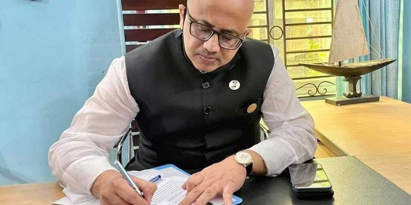পদত্যাগপত্র পাঠালেন ডা. মুরাদ পদত্যাগপত্র পাঠালেন ডা. মুরাদ