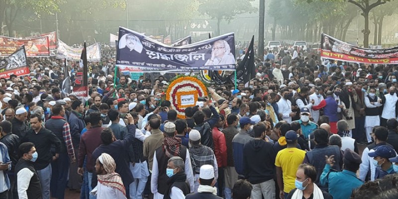 শহীদ বুদ্ধিজীবী স্মৃতিসৌধে জনতার ঢল শহীদ বুদ্ধিজীবী স্মৃতিসৌধে জনতার ঢল