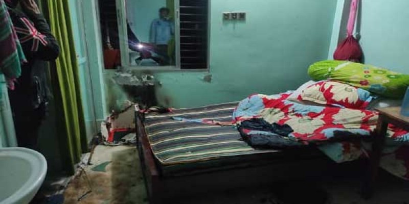 লৌহজংয়ে সাবেক ভাইস চেয়ারম্যানের বাড়িতে আগুন, নাশকতার অভিযোগ লৌহজংয়ে সাবেক ভাইস চেয়ারম্যানের বাড়িতে আগুন, নাশকতার অভিযোগ