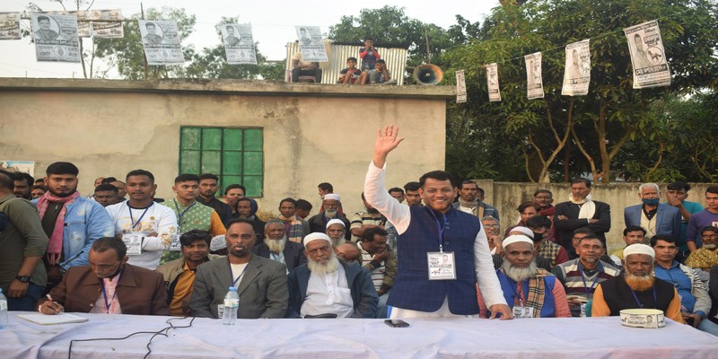 সিরাজদেখান কোলা ইউনিয়নে চেয়ারম্যান প্রার্থী কপাসেরের উঠান বৈঠক