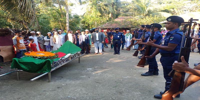 বাগেরহাটে রাষ্ট্রীয় মর্যাদায় সমাহিত হলেন বীর মুক্তিযোদ্ধা মোতালেব ঢালী বাগেরহাটে রাষ্ট্রীয় মর্যাদায় সমাহিত হলেন বীর মুক্তিযোদ্ধা মোতালেব ঢালী