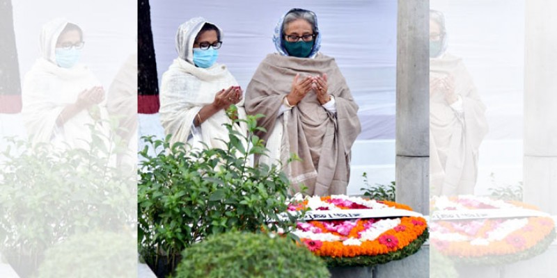 ১৫ আগস্ট নিহত স্বজনদের কবরে বঙ্গবন্ধুর ২ কন্যার শ্রদ্ধা ১৫ আগস্ট নিহত স্বজনদের কবরে বঙ্গবন্ধুর ২ কন্যার শ্রদ্ধা