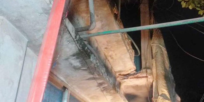 চট্টগ্রামে দুটি ভবন হেলে পড়েছে চট্টগ্রামে দুটি ভবন হেলে পড়েছে