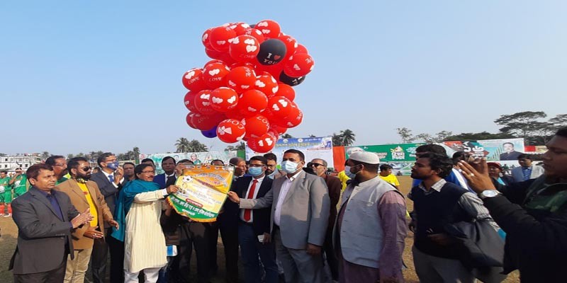 বাগেরহাটে জেলা প্রশাসক গোল্ড কাপ ফুটবল টুর্নামেন্ট শুরু বাগেরহাটে জেলা প্রশাসক গোল্ড কাপ ফুটবল টুর্নামেন্ট শুরু