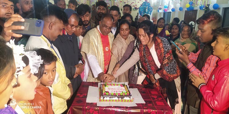 বাগেরহাটে নানা আয়োজনে বড়দিন উদযাপন বাগেরহাটে নানা আয়োজনে বড়দিন উদযাপন