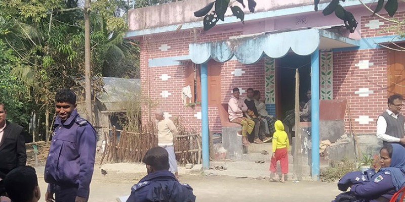বাগেরহাটে গ্রিল ভেঙে ডাকাতি, গৃহবধূকে গণধর্ষণের অভিযোগ বাগেরহাটে গ্রিল ভেঙে ডাকাতি, গৃহবধূকে গণধর্ষণের অভিযোগ