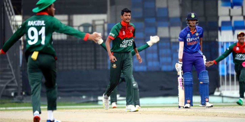 ভারতের কাছে হেরে ফাইনালের স্বপ্নভঙ্গ টাইগার যুবাদের ভারতের কাছে হেরে ফাইনালের স্বপ্নভঙ্গ টাইগার যুবাদের