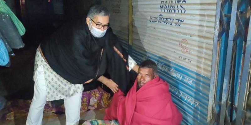 শ্রীনগরে খোলা আকাশের নিচে শুয়ে থাকা ভাসমান শ্রমিকদের মাঝে কম্বল বিতরণ শ্রীনগরে খোলা আকাশের নিচে শুয়ে থাকা ভাসমান শ্রমিকদের মাঝে কম্বল বিতরণ