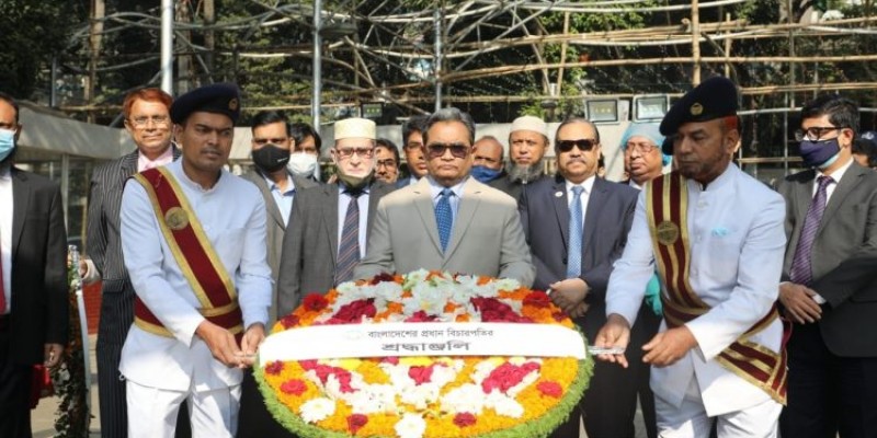 বঙ্গবন্ধুর প্রতিকৃতিতে নবনিযুক্ত প্রধান বিচারপতির শ্রদ্ধা বঙ্গবন্ধুর প্রতিকৃতিতে নবনিযুক্ত প্রধান বিচারপতির শ্রদ্ধা