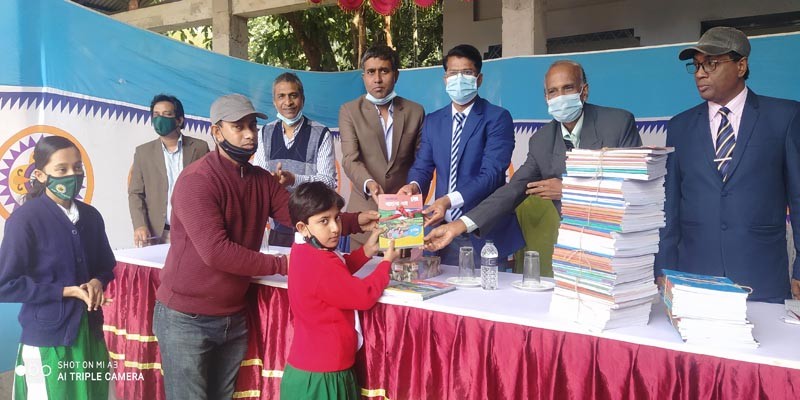 বাগেরহাটে তিন লক্ষাধিক শিক্ষার্থীদের মাঝে নতুন বই বিতরণ বাগেরহাটে তিন লক্ষাধিক শিক্ষার্থীদের মাঝে নতুন বই বিতরণ