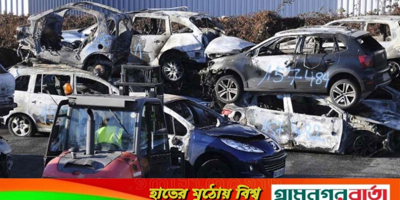 অদ্ভুদ কর্মকাণ্ড! ৮৭৪ গাড়ি পুড়িয়ে থার্টি ফাস্ট নাইট উদযাপন অদ্ভুদ কর্মকাণ্ড! ৮৭৪ গাড়ি পুড়িয়ে থার্টি ফাস্ট নাইট উদযাপন