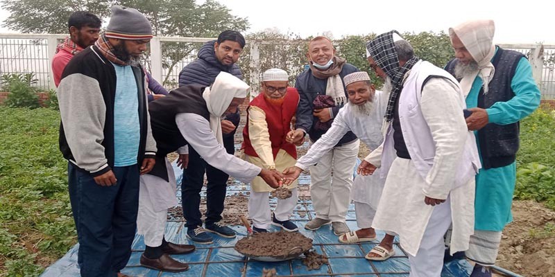 লৌহজংয়ের পয়শা ঈদগাহ কবরস্থানের উন্নয়ন কাজের উদ্বোধন লৌহজংয়ের পয়শা ঈদগাহ কবরস্থানের উন্নয়ন কাজের উদ্বোধন