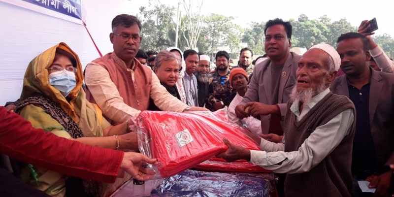 লৌহজংয়ে দুস্থ্যদের মাঝে শীতবস্ত্র কম্বল বিতরন লৌহজংয়ে দুস্থ্যদের মাঝে শীতবস্ত্র কম্বল বিতরন