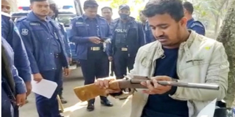 নির্বাচন চলাকালীন অস্ত্রসহ যুবক আটক নির্বাচন চলাকালীন অস্ত্রসহ যুবক আটক