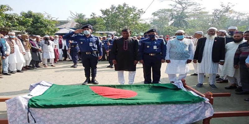 রাষ্ট্রীয় মর্যাদায় সমাহিত হলেন বীর মুক্তিযোদ্ধা মুজিবুর রহমান রাষ্ট্রীয় মর্যাদায় সমাহিত হলেন বীর মুক্তিযোদ্ধা মুজিবুর রহমান