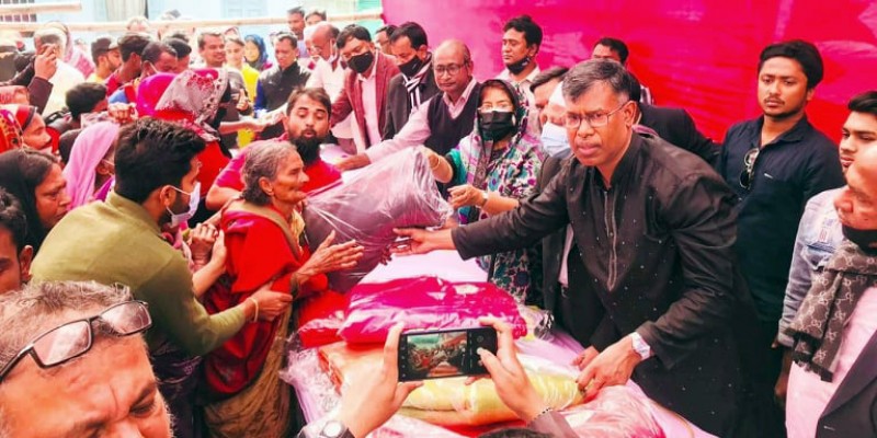লৌহজংয়ে দুস্থ্যদের মাঝে শীতবস্ত্র বিতরণ লৌহজংয়ে দুস্থ্যদের মাঝে শীতবস্ত্র বিতরণ