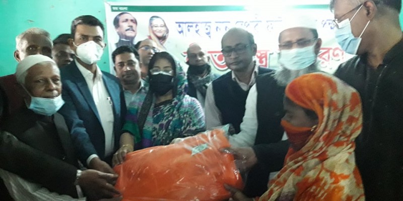 লৌহজংয়ে প্রধানমন্ত্রীর উপহার শীতবস্ত্র কম্বল বিতরন লৌহজংয়ে প্রধানমন্ত্রীর উপহার শীতবস্ত্র কম্বল বিতরন