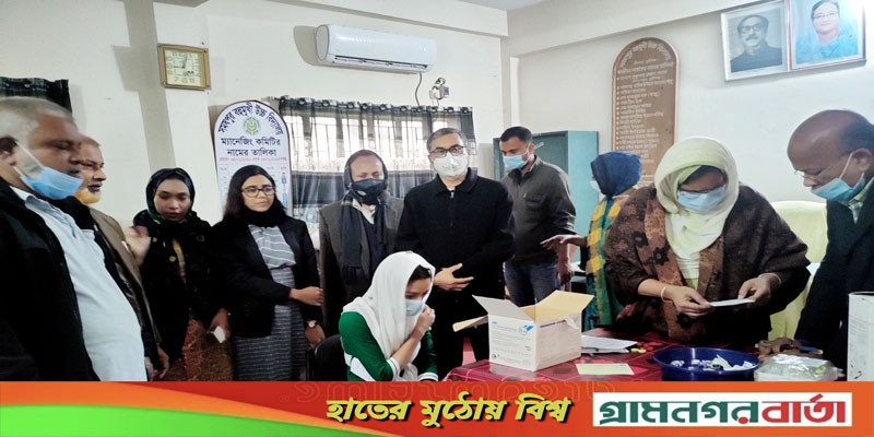 শ্রীনগরে কোলাপাড়ায় ১১৭২ শিক্ষার্থী মাঝে ভ্যাকসিন প্রদান শ্রীনগরে কোলাপাড়ায় ১১৭২ শিক্ষার্থী মাঝে ভ্যাকসিন প্রদান