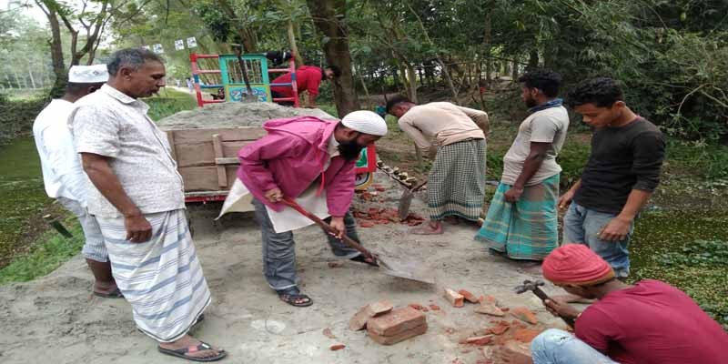 সিরাজদিখানে নিজ অর্থায়নে রাস্তা মেরামত করলেন নবনির্বাচিত বেলায়েত সিরাজদিখানে নিজ অর্থায়নে রাস্তা মেরামত করলেন নবনির্বাচিত বেলায়েত