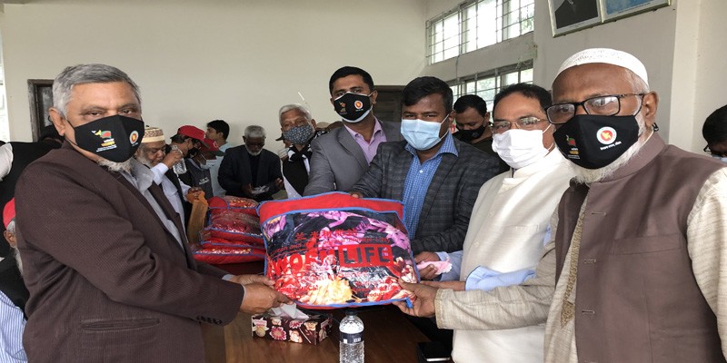 লৌহজংয়ে ২০০ মুক্তিযোদ্ধাকে শীতবস্ত্র উপহার লৌহজংয়ে ২০০ মুক্তিযোদ্ধাকে শীতবস্ত্র উপহার
