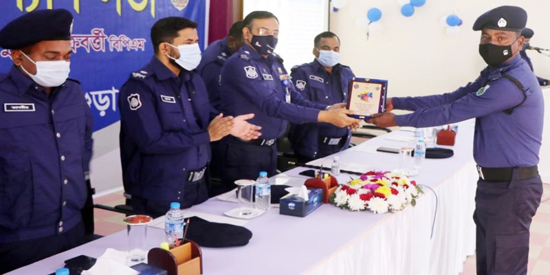 জেলার শ্রেষ্ঠ স্থান লাভ করলেন নন্দীগ্রাম থানার এএসআই আবুল কালাম আজাদ জেলার শ্রেষ্ঠ স্থান লাভ করলেন নন্দীগ্রাম থানার এএসআই আবুল কালাম আজাদ
